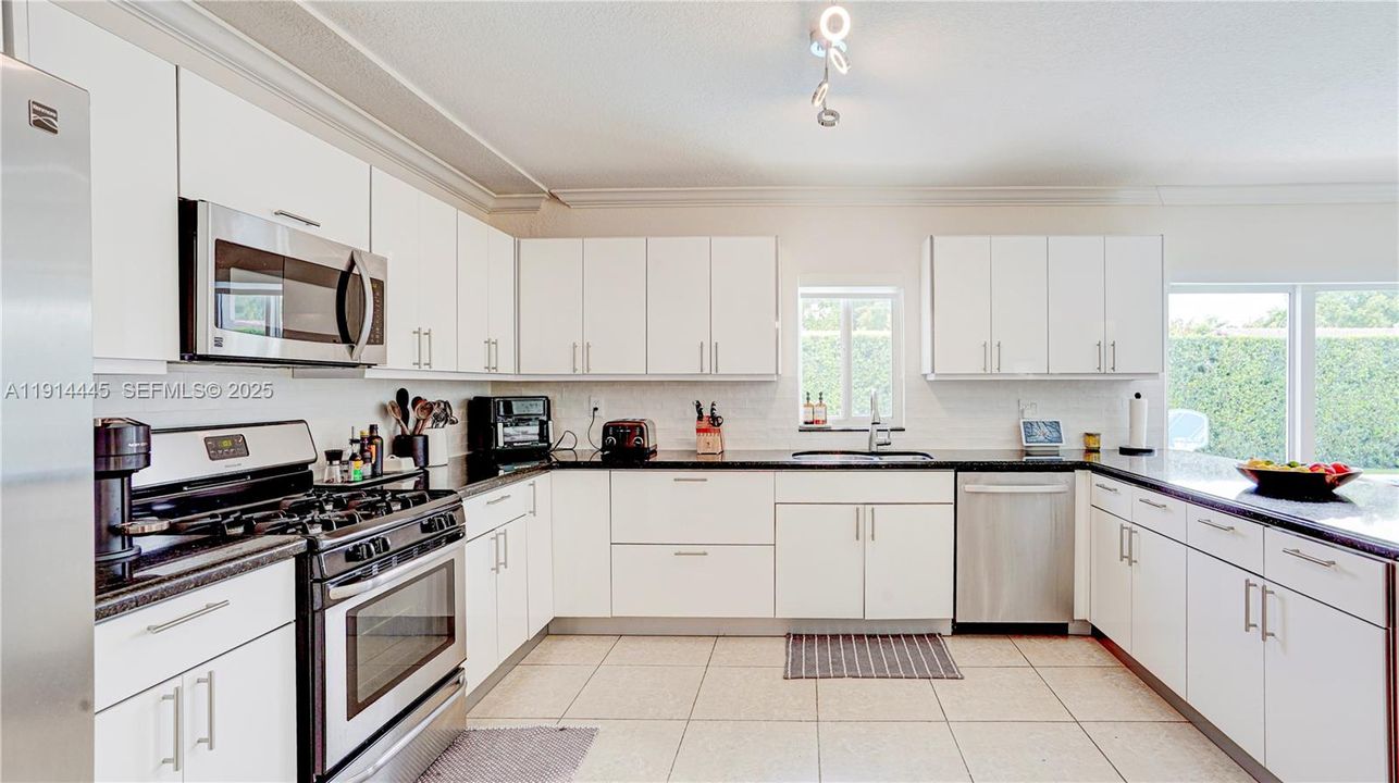 For Sale: $995,000 (3 beds, 2 baths, 1970 Square Feet)