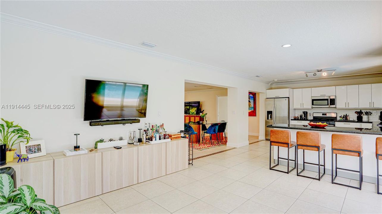 For Sale: $995,000 (3 beds, 2 baths, 1970 Square Feet)