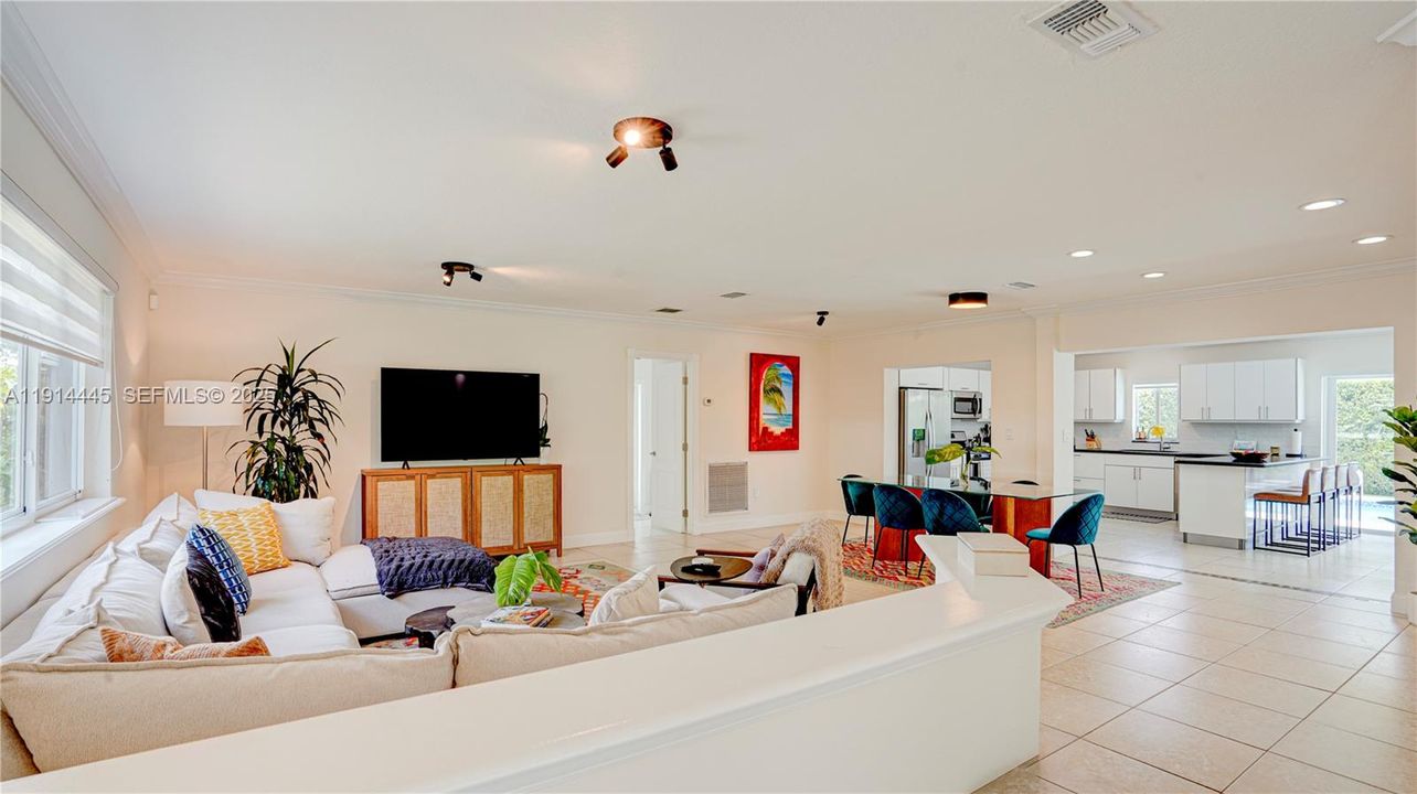 For Sale: $995,000 (3 beds, 2 baths, 1970 Square Feet)