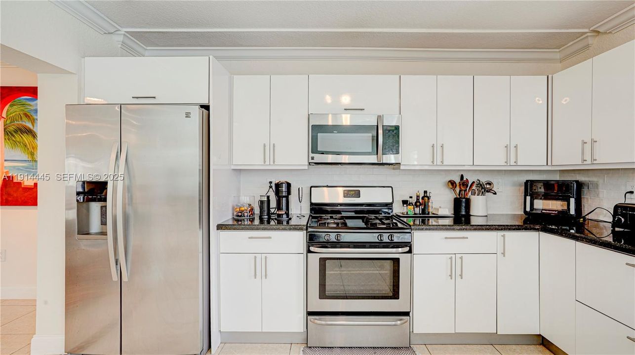 For Sale: $995,000 (3 beds, 2 baths, 1970 Square Feet)