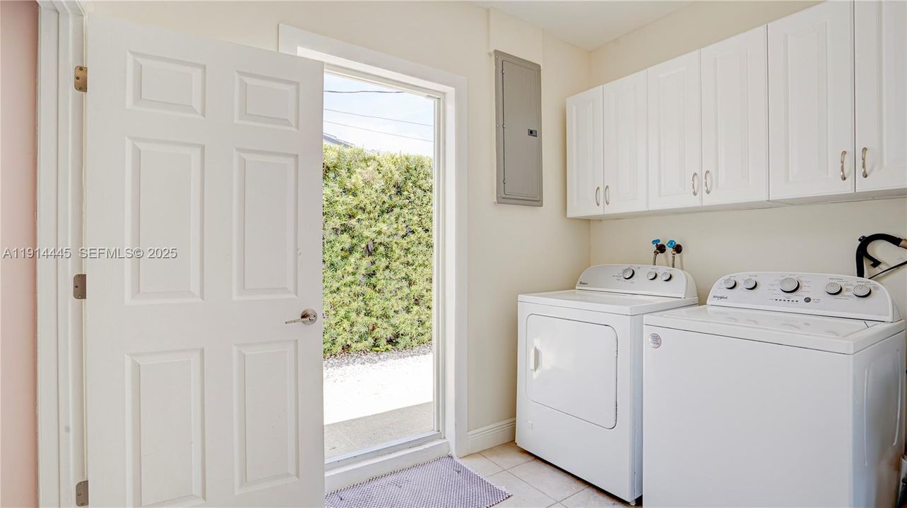 For Sale: $995,000 (3 beds, 2 baths, 1970 Square Feet)