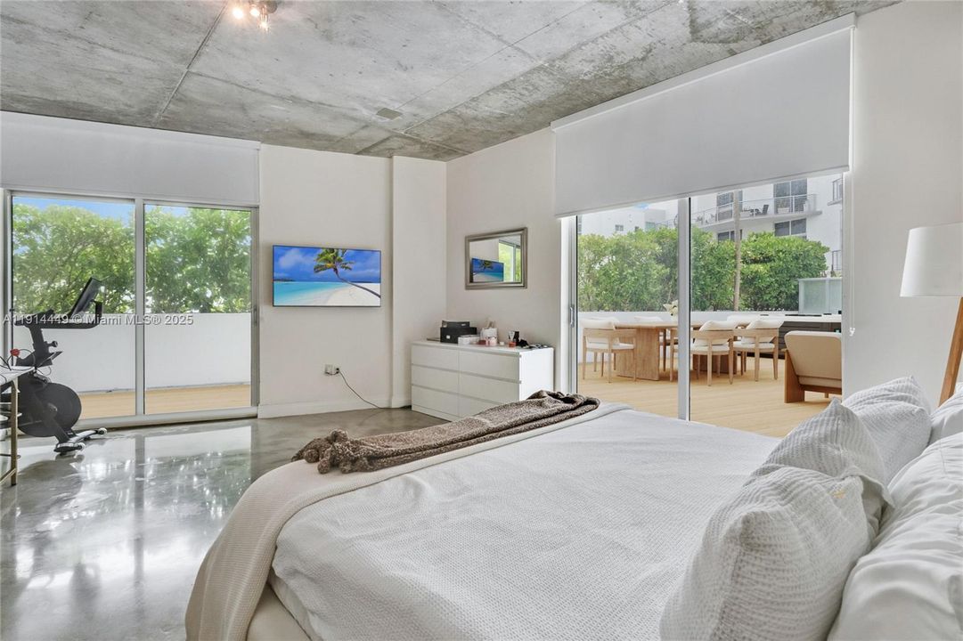 待售: $1,675,000 (2 贝兹, 2 浴室, 2090 平方英尺)