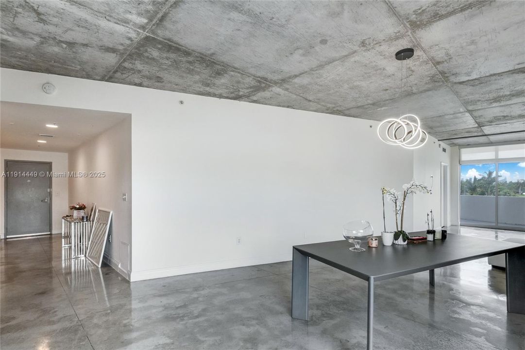 待售: $1,675,000 (2 贝兹, 2 浴室, 2090 平方英尺)