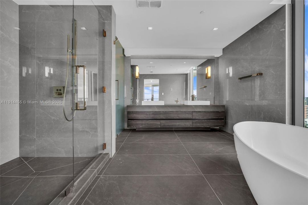 For Sale: $3,575,000 (3 beds, 3 baths, 2589 Square Feet)