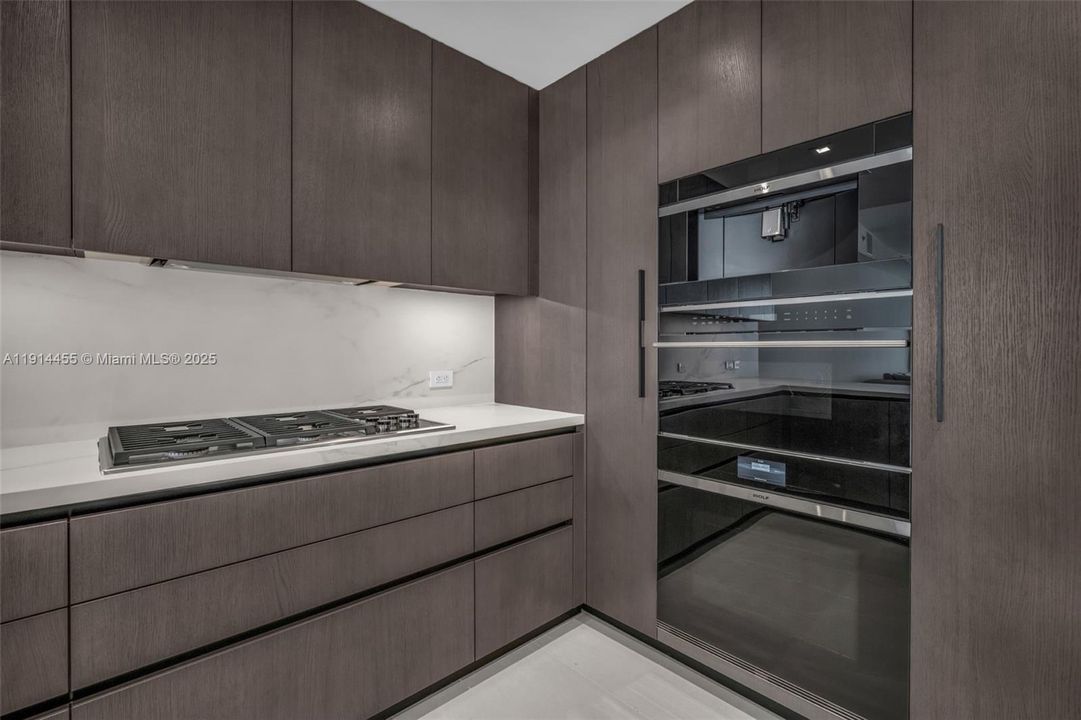 For Sale: $3,575,000 (3 beds, 3 baths, 2589 Square Feet)