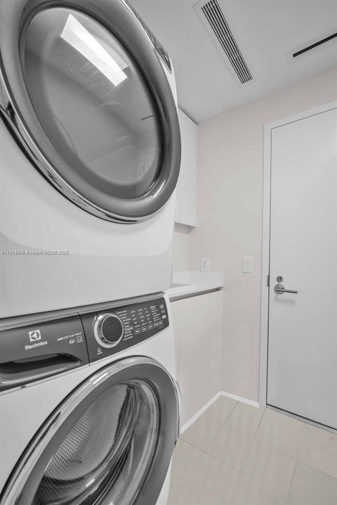 For Sale: $3,575,000 (3 beds, 3 baths, 2589 Square Feet)