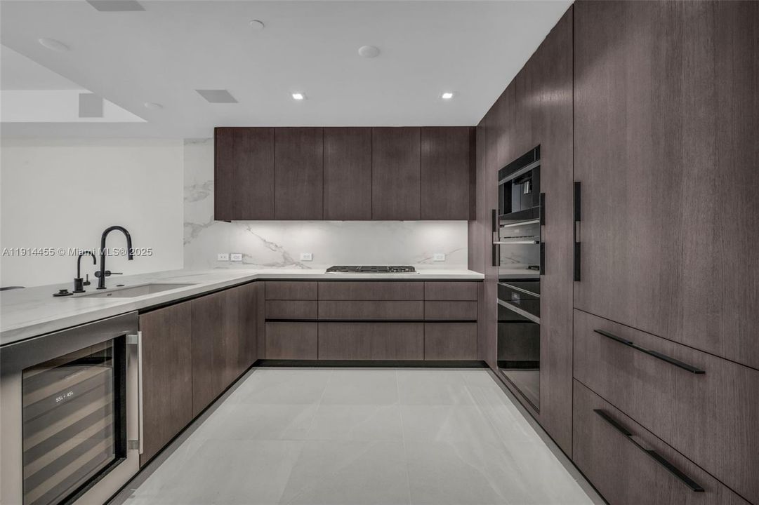 For Sale: $3,575,000 (3 beds, 3 baths, 2589 Square Feet)