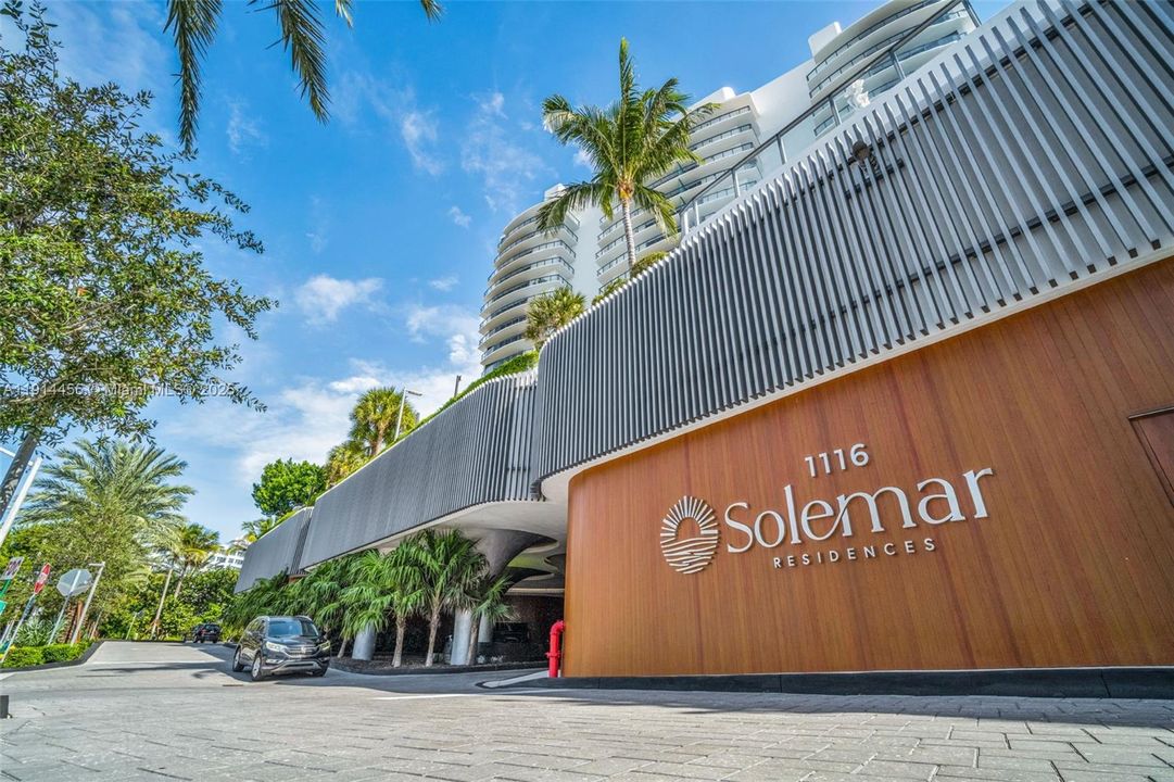 For Sale: $3,575,000 (3 beds, 3 baths, 2589 Square Feet)