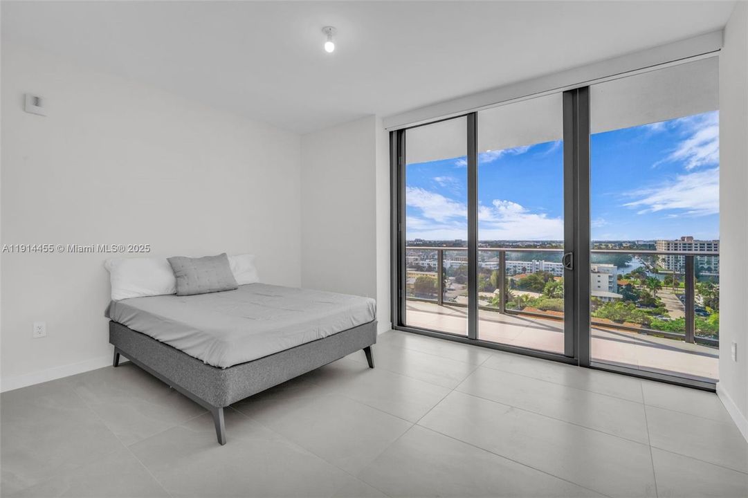 For Sale: $3,575,000 (3 beds, 3 baths, 2589 Square Feet)