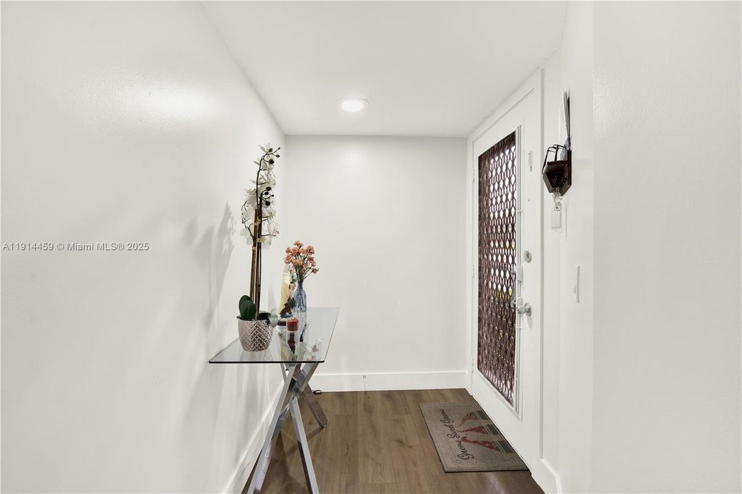 For Sale: $310,000 (2 beds, 2 baths, 1417 Square Feet)