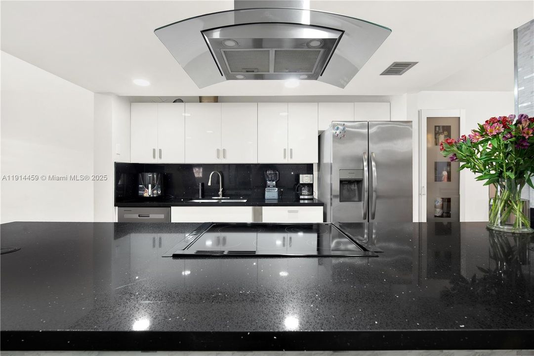 For Sale: $310,000 (2 beds, 2 baths, 1417 Square Feet)