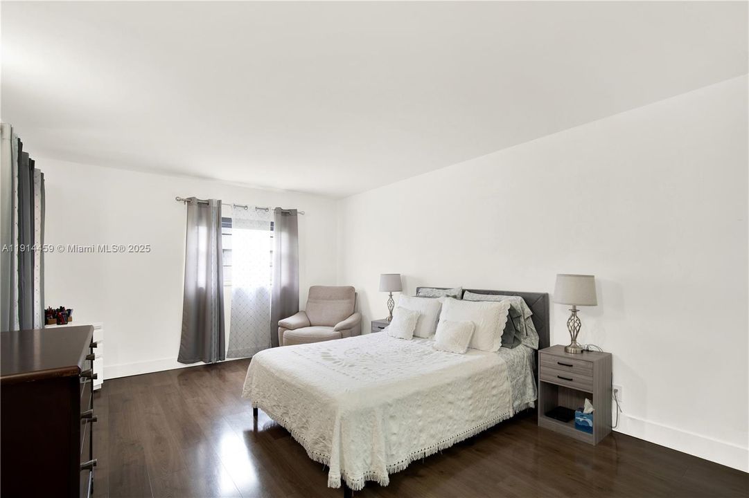 For Sale: $310,000 (2 beds, 2 baths, 1417 Square Feet)