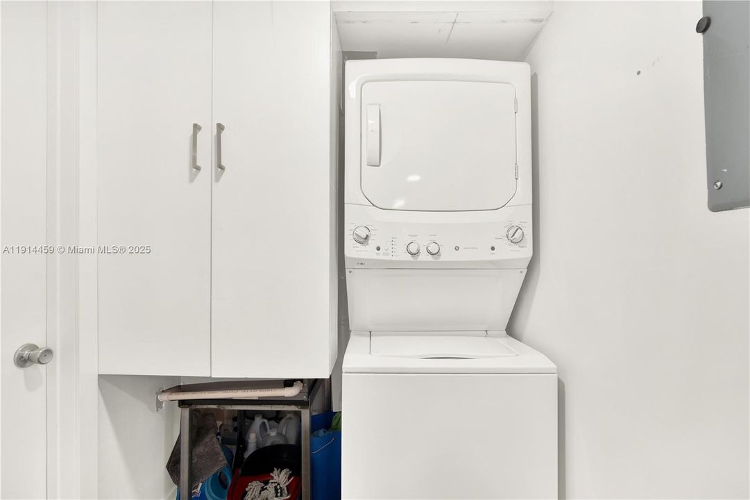 For Sale: $310,000 (2 beds, 2 baths, 1417 Square Feet)