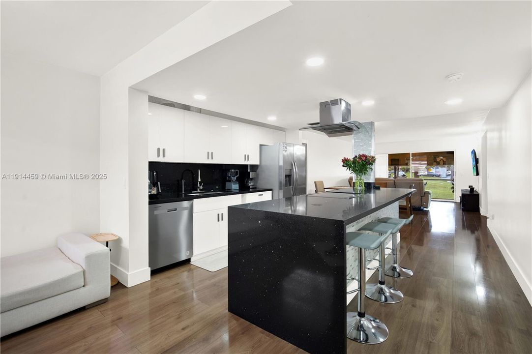 For Sale: $310,000 (2 beds, 2 baths, 1417 Square Feet)