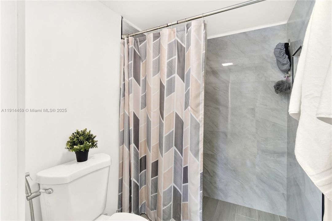 For Sale: $310,000 (2 beds, 2 baths, 1417 Square Feet)