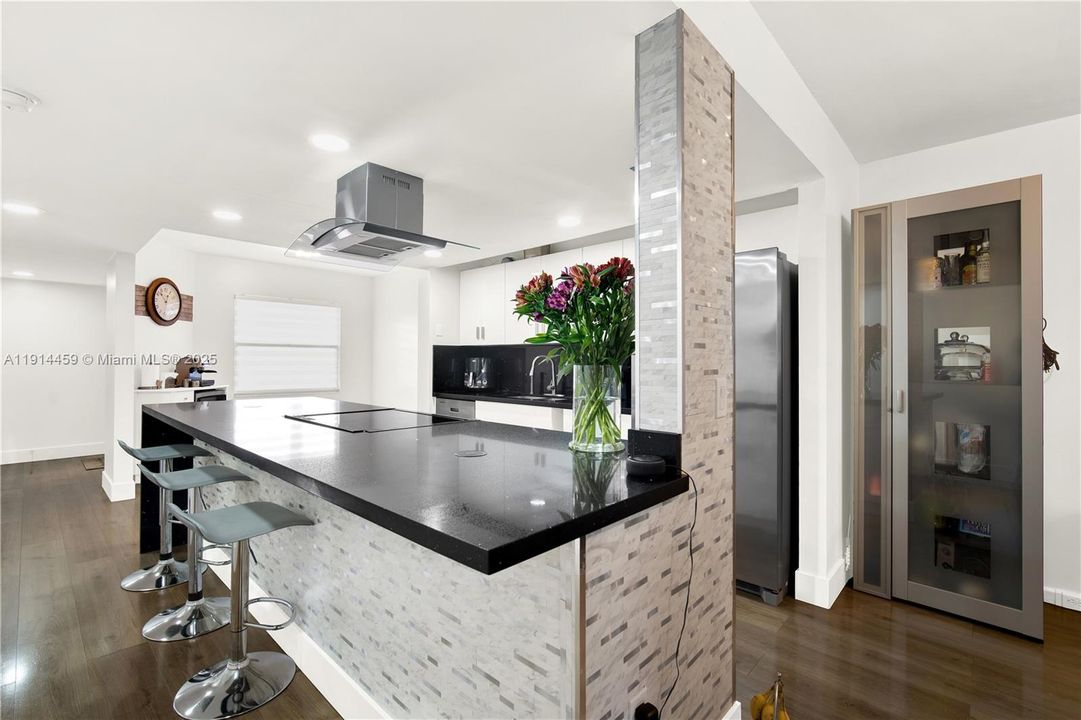 For Sale: $310,000 (2 beds, 2 baths, 1417 Square Feet)