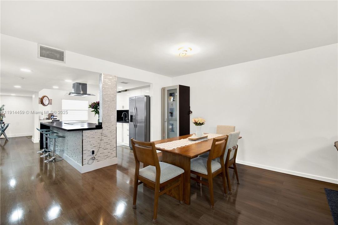 For Sale: $310,000 (2 beds, 2 baths, 1417 Square Feet)