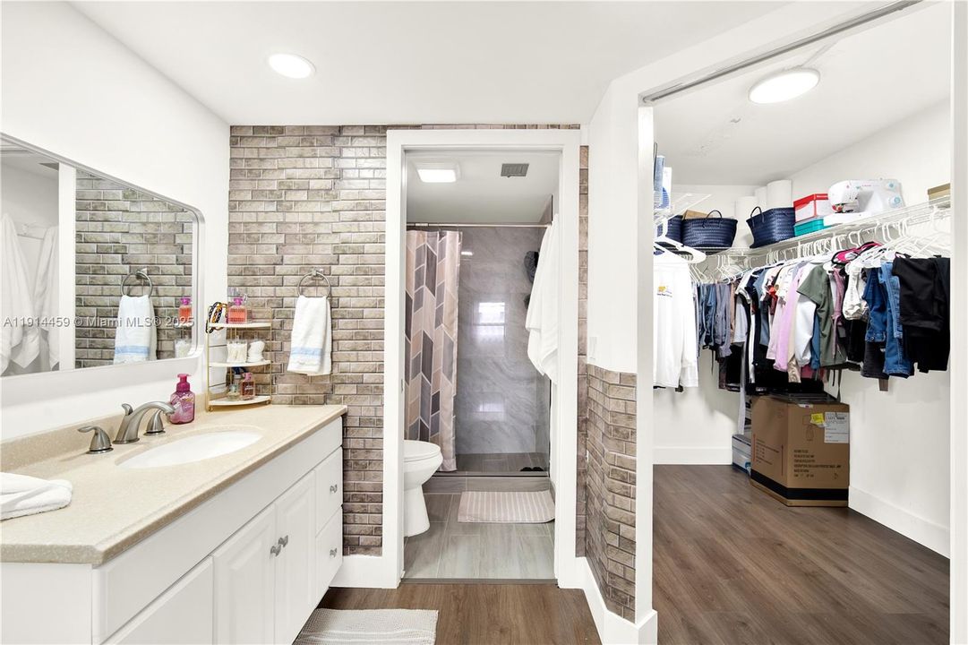 For Sale: $310,000 (2 beds, 2 baths, 1417 Square Feet)