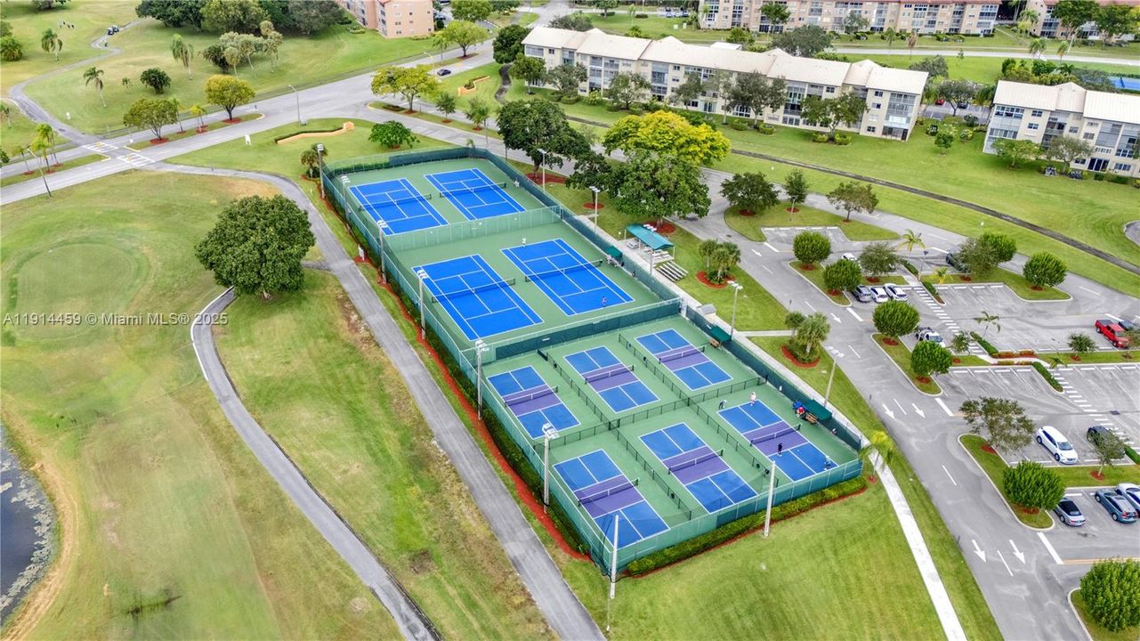 For Sale: $310,000 (2 beds, 2 baths, 1417 Square Feet)