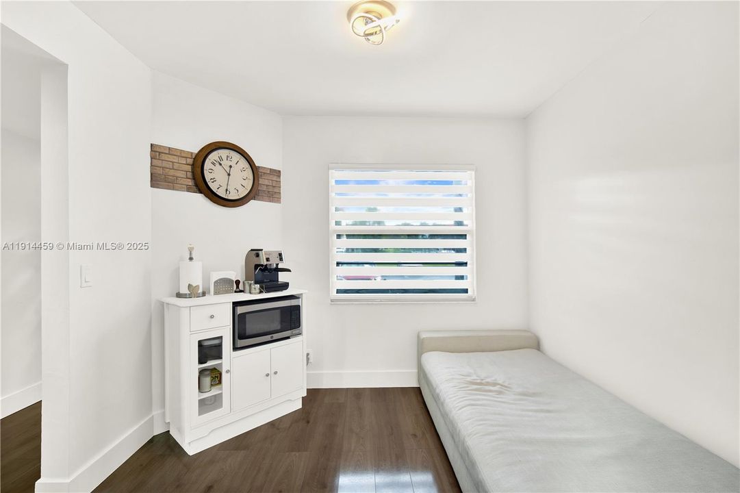 For Sale: $310,000 (2 beds, 2 baths, 1417 Square Feet)