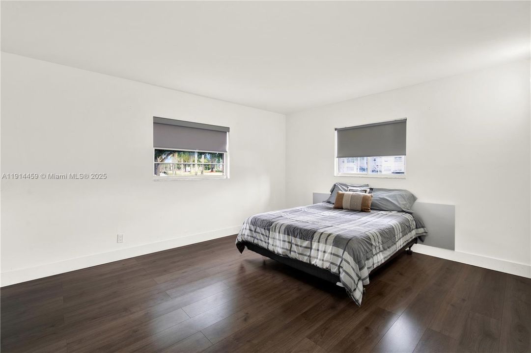 For Sale: $310,000 (2 beds, 2 baths, 1417 Square Feet)