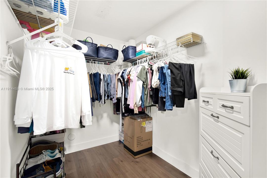 For Sale: $310,000 (2 beds, 2 baths, 1417 Square Feet)