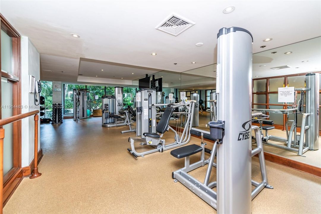 出租: $10,000 (2 贝兹, 2 浴室, 2060 平方英尺)