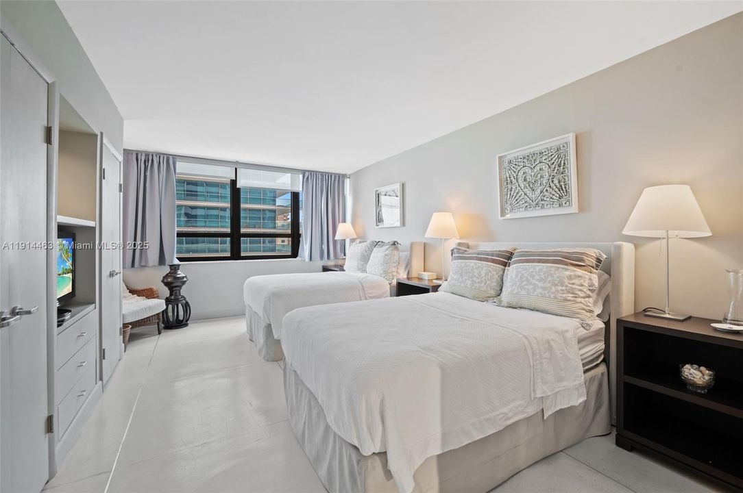 出租: $10,000 (2 贝兹, 2 浴室, 2060 平方英尺)