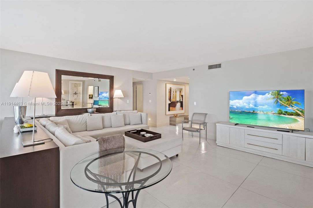 出租: $10,000 (2 贝兹, 2 浴室, 2060 平方英尺)