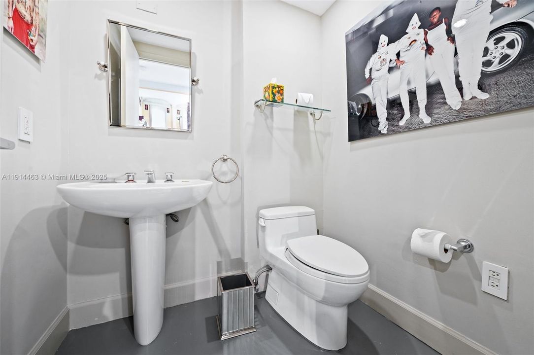 出租: $10,000 (2 贝兹, 2 浴室, 2060 平方英尺)