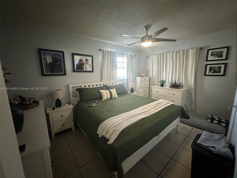 Active With Contract: $395,000 (3 beds, 1 baths, 920 Square Feet)