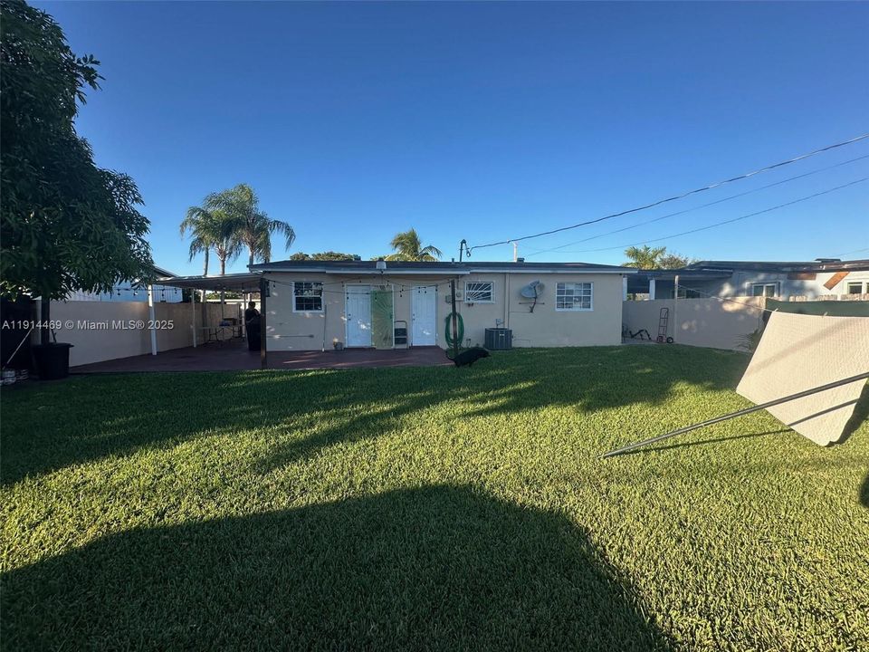 Active With Contract: $395,000 (3 beds, 1 baths, 920 Square Feet)