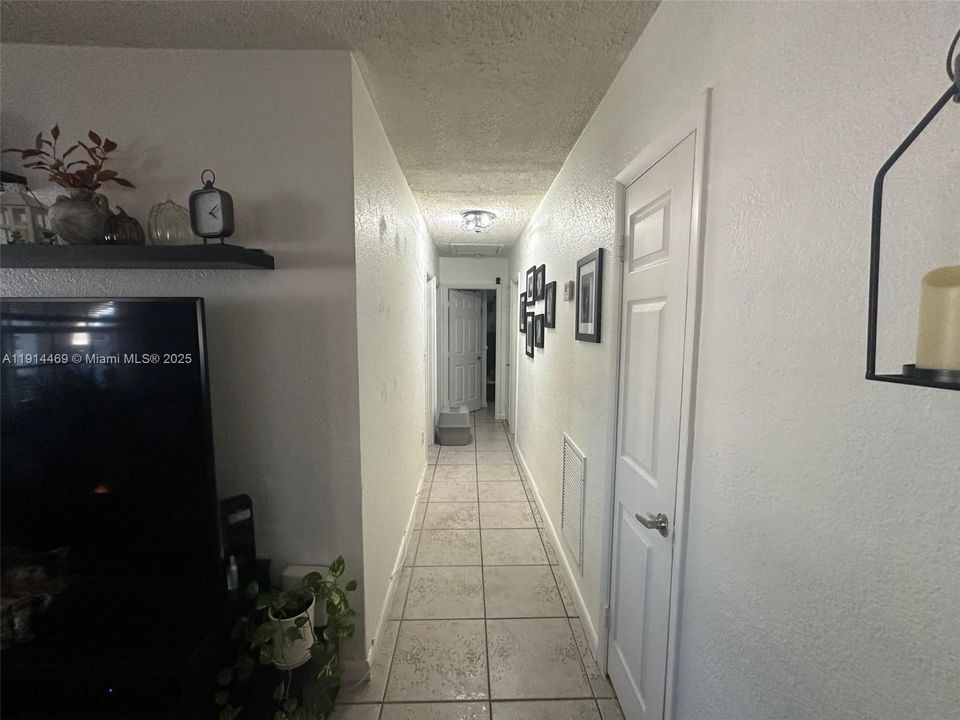 Active With Contract: $395,000 (3 beds, 1 baths, 920 Square Feet)