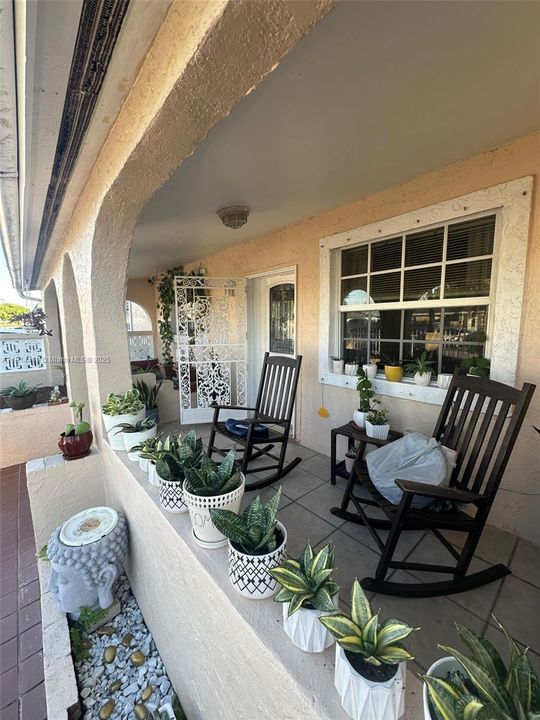 Active With Contract: $395,000 (3 beds, 1 baths, 920 Square Feet)