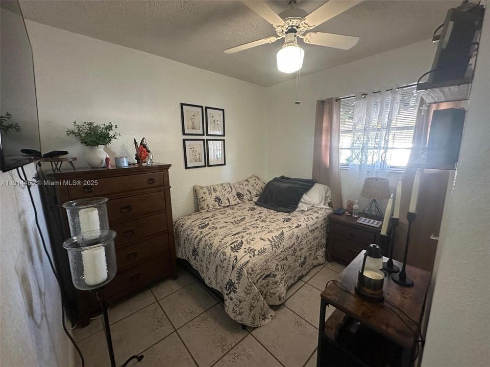 Active With Contract: $395,000 (3 beds, 1 baths, 920 Square Feet)