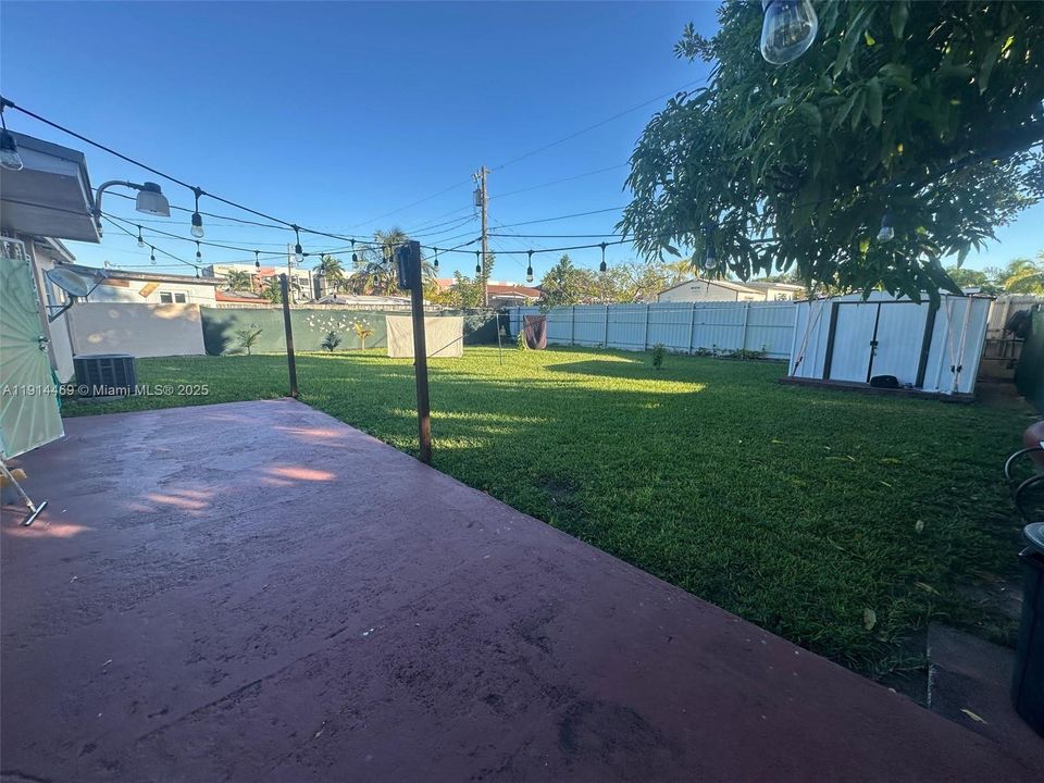 Active With Contract: $395,000 (3 beds, 1 baths, 920 Square Feet)