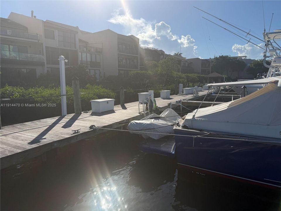 待售: $620,000 (没有数据)