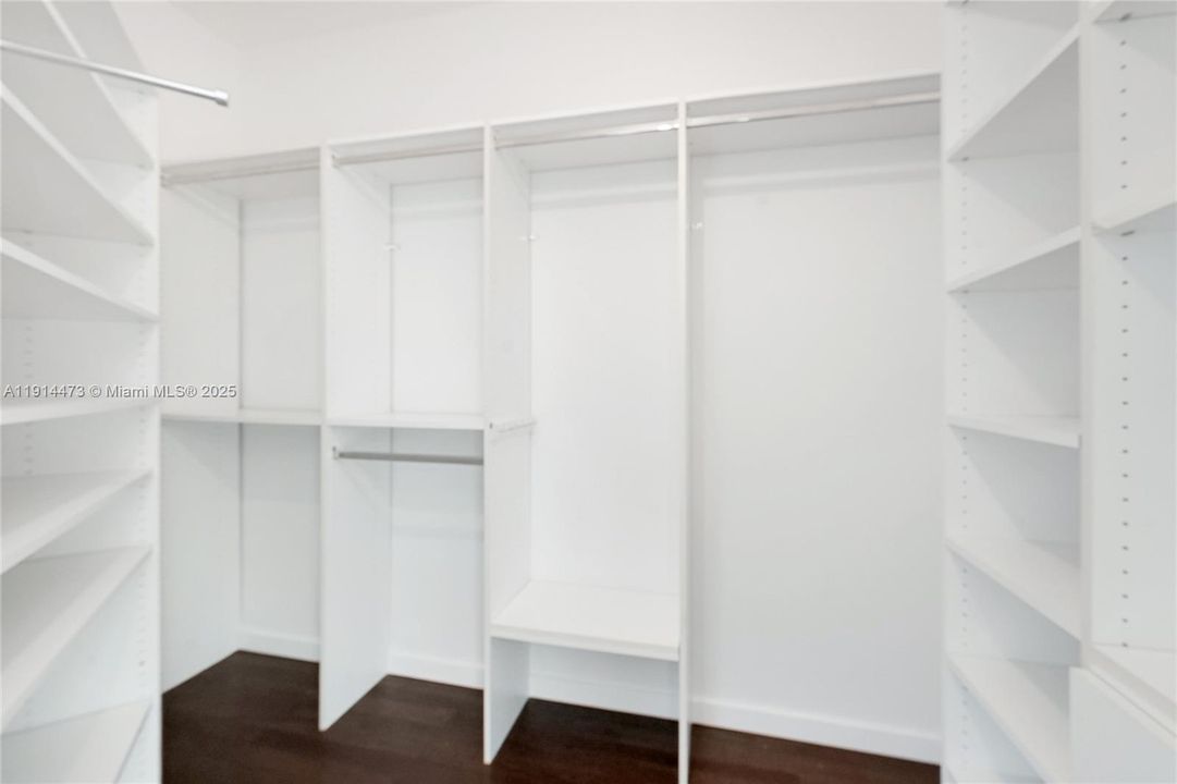 В аренду: $11,900 (3 спален, 2 ванн, 2340 Квадратных фут)