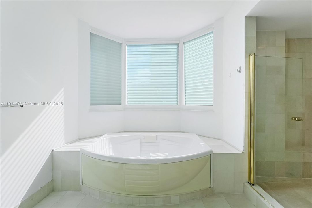 В аренду: $11,900 (3 спален, 2 ванн, 2340 Квадратных фут)