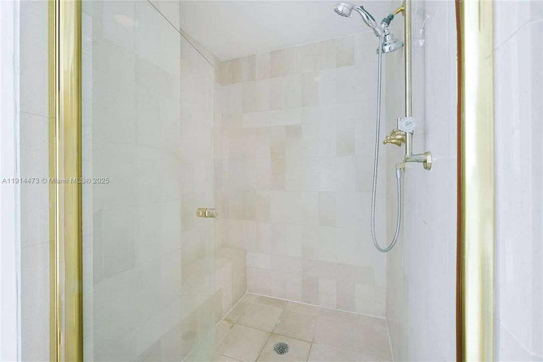 В аренду: $11,900 (3 спален, 2 ванн, 2340 Квадратных фут)