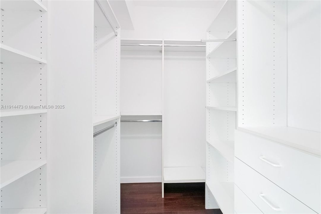 В аренду: $11,900 (3 спален, 2 ванн, 2340 Квадратных фут)