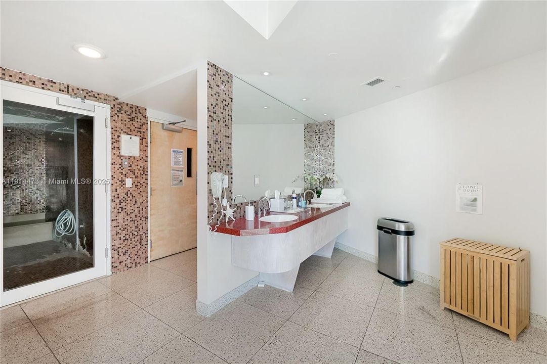 В аренду: $11,900 (3 спален, 2 ванн, 2340 Квадратных фут)