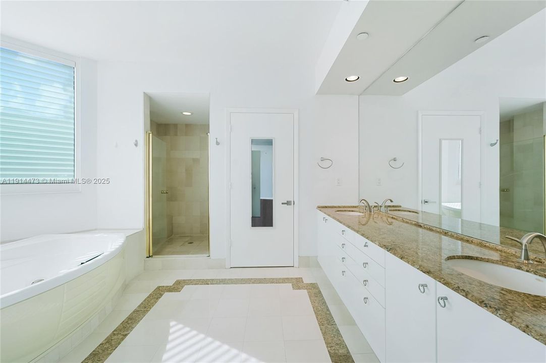 В аренду: $11,900 (3 спален, 2 ванн, 2340 Квадратных фут)