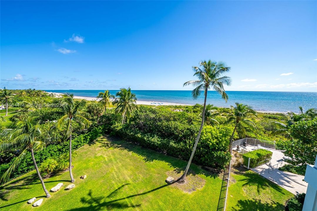 Amazing direct ocean/beach views