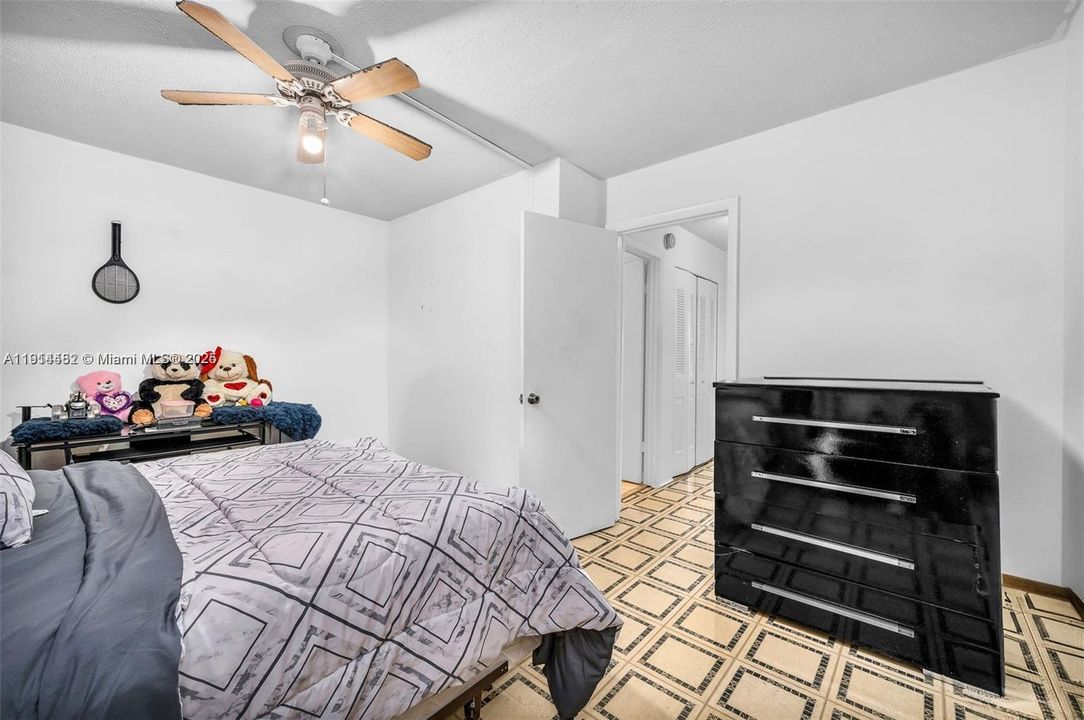 For Sale: $280,000 (2 beds, 1 baths, 1062 Square Feet)