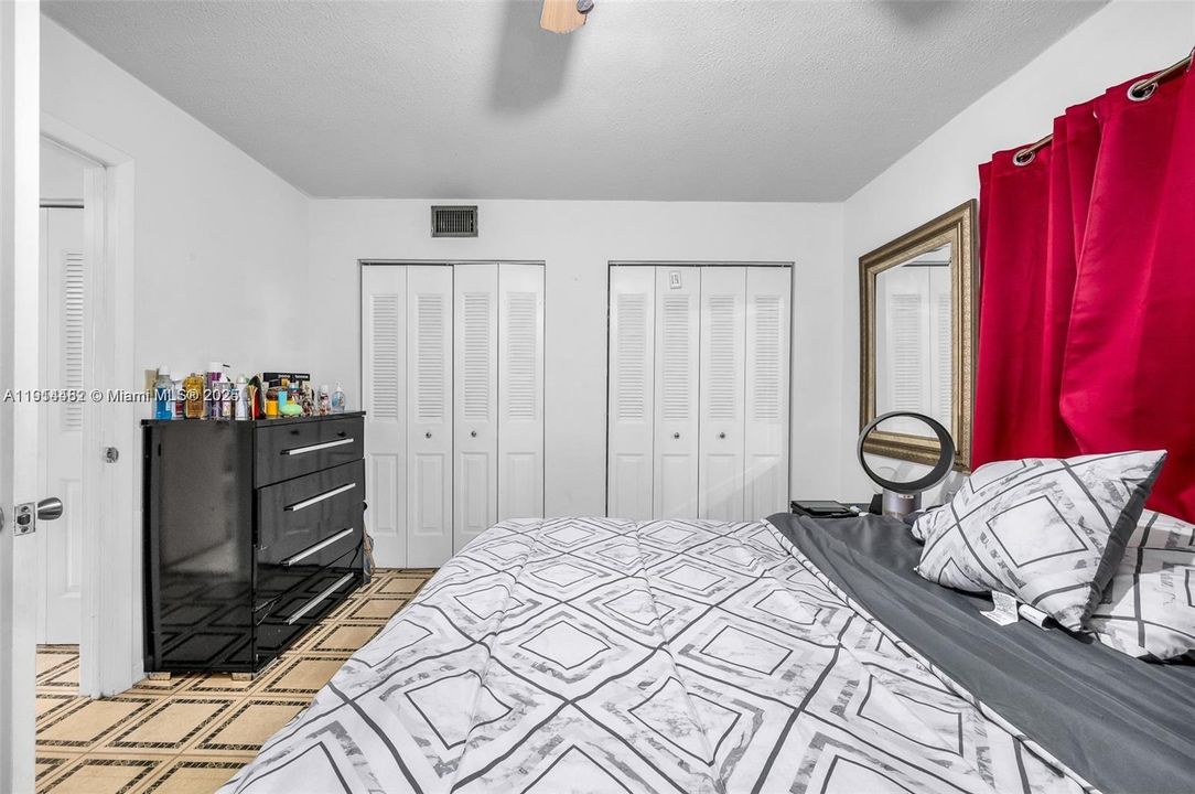 For Sale: $280,000 (2 beds, 1 baths, 1062 Square Feet)