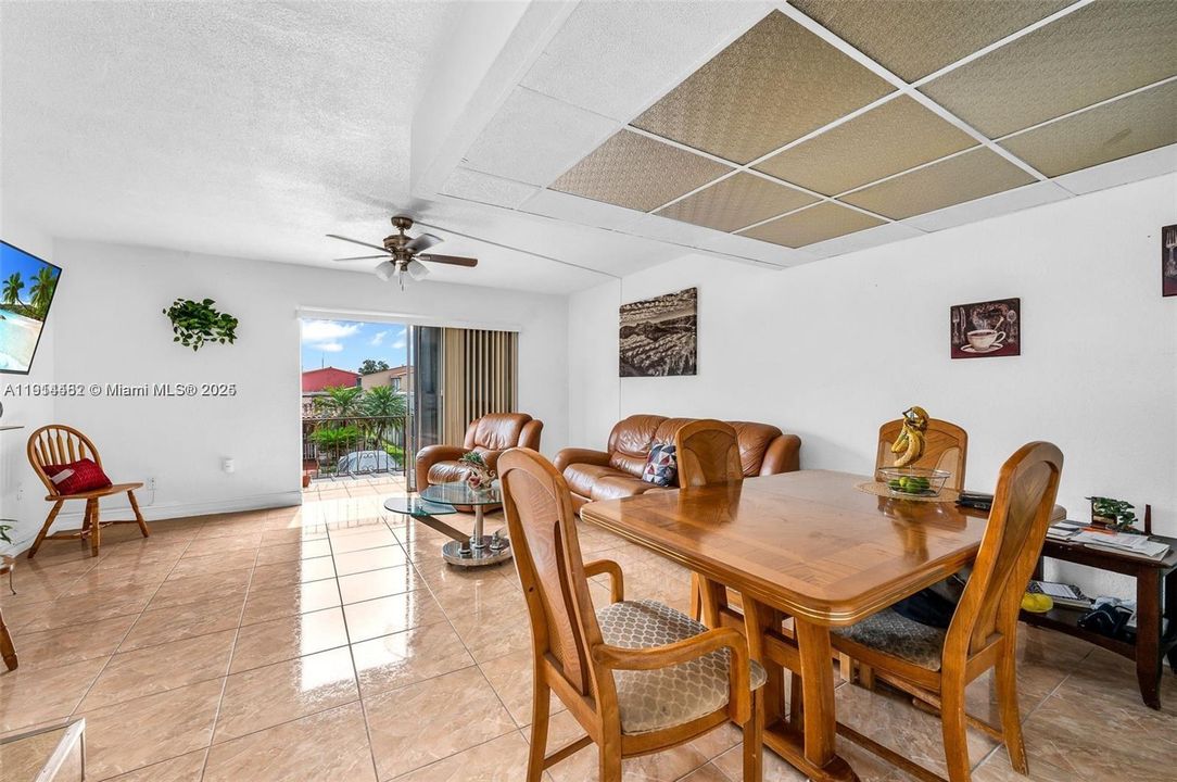 For Sale: $280,000 (2 beds, 1 baths, 1062 Square Feet)