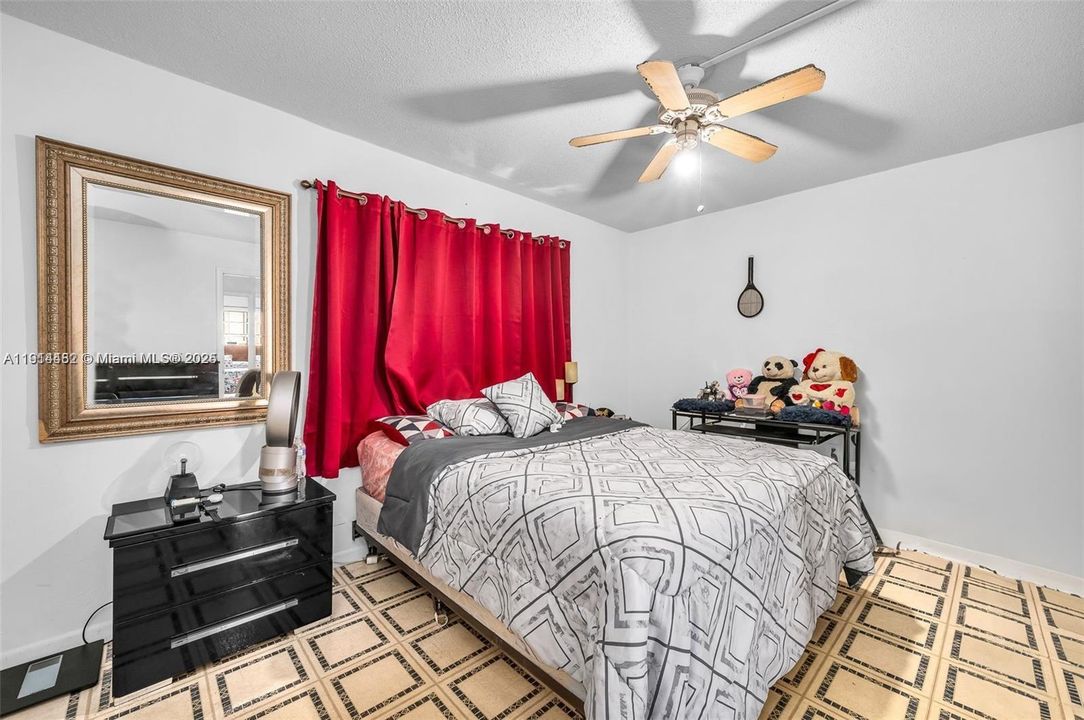 For Sale: $280,000 (2 beds, 1 baths, 1062 Square Feet)