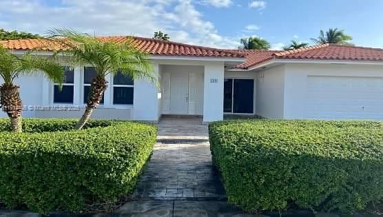 For Rent: $4,400 (4 beds, 2 baths, 2079 Square Feet)