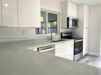 For Rent: $4,400 (4 beds, 2 baths, 2079 Square Feet)